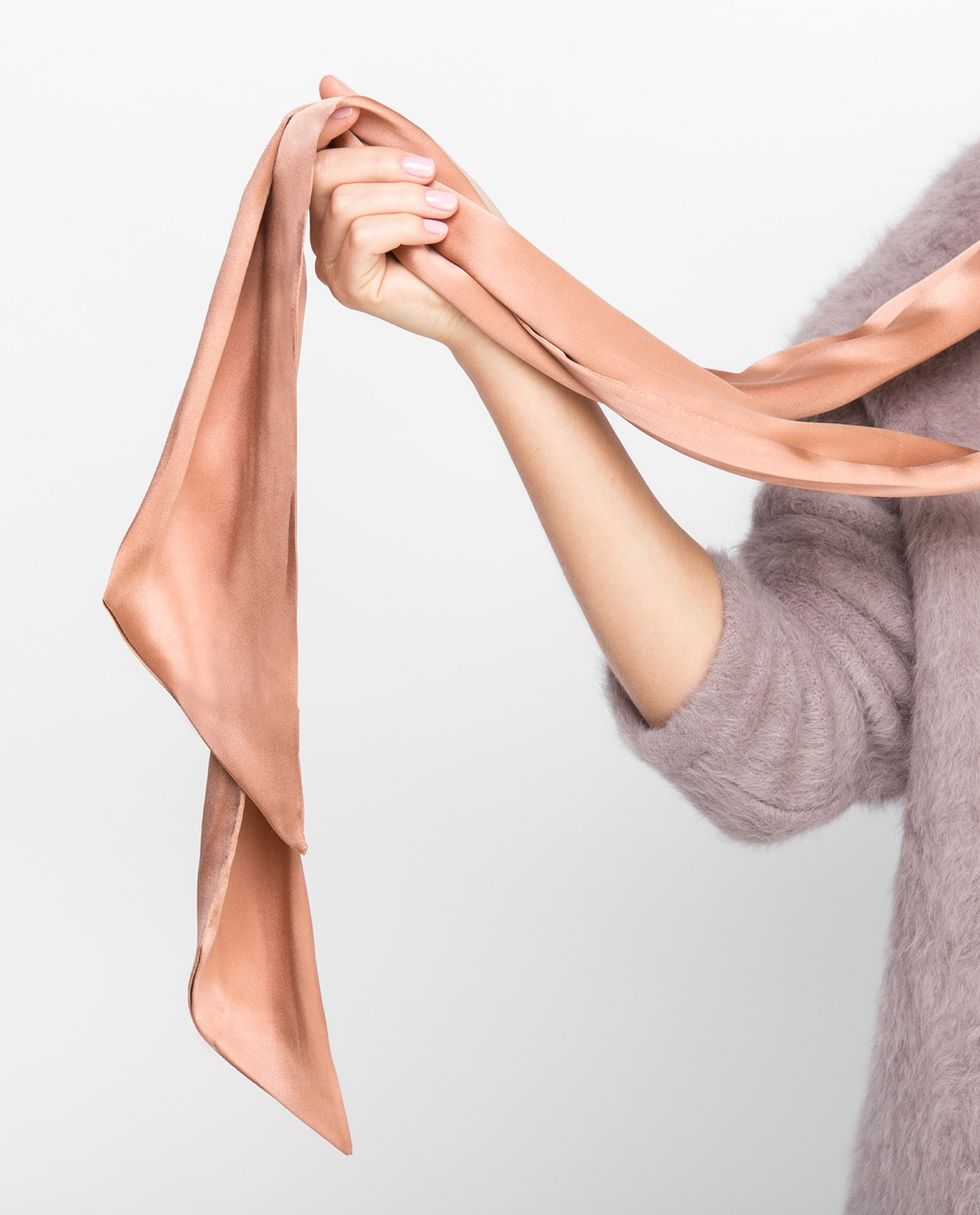 Шарф шелковый One size Шарф шелковый One sizeаксессуары<br><br><br>Артикул: 8006746<br>Размер: One size<br>Цвет: Темный персик<br>Новинка: НЕТ<br>Наименование en: Skinny silk scarf