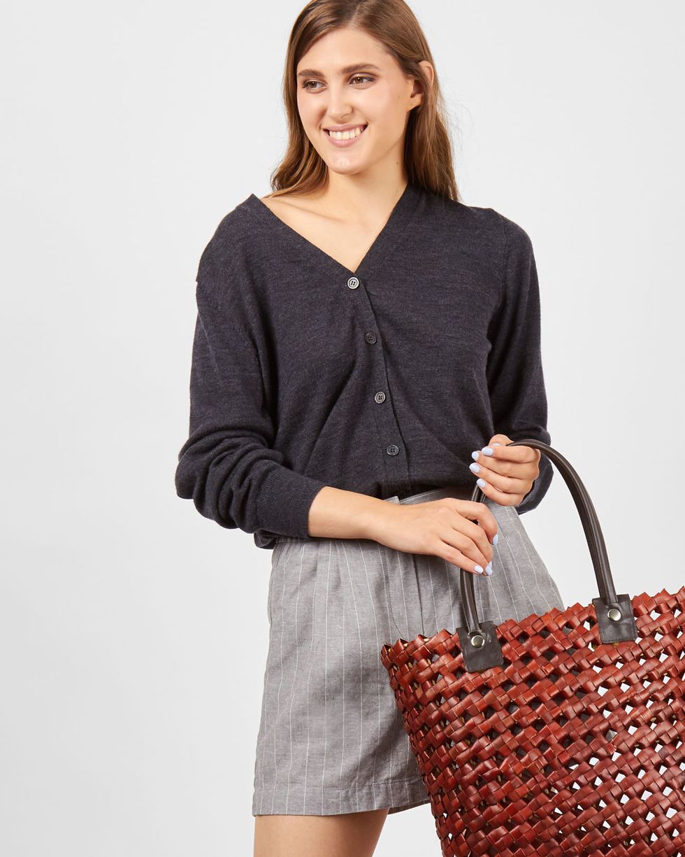 Кардиган трикотажный One size Кардиган трикотажный One sizeтрикотаж<br><br><br>Артикул: 8447980<br>Размер: One size<br>Цвет: Темно-серый<br>Новинка: НЕТ<br>Наименование en: Knit cardigan