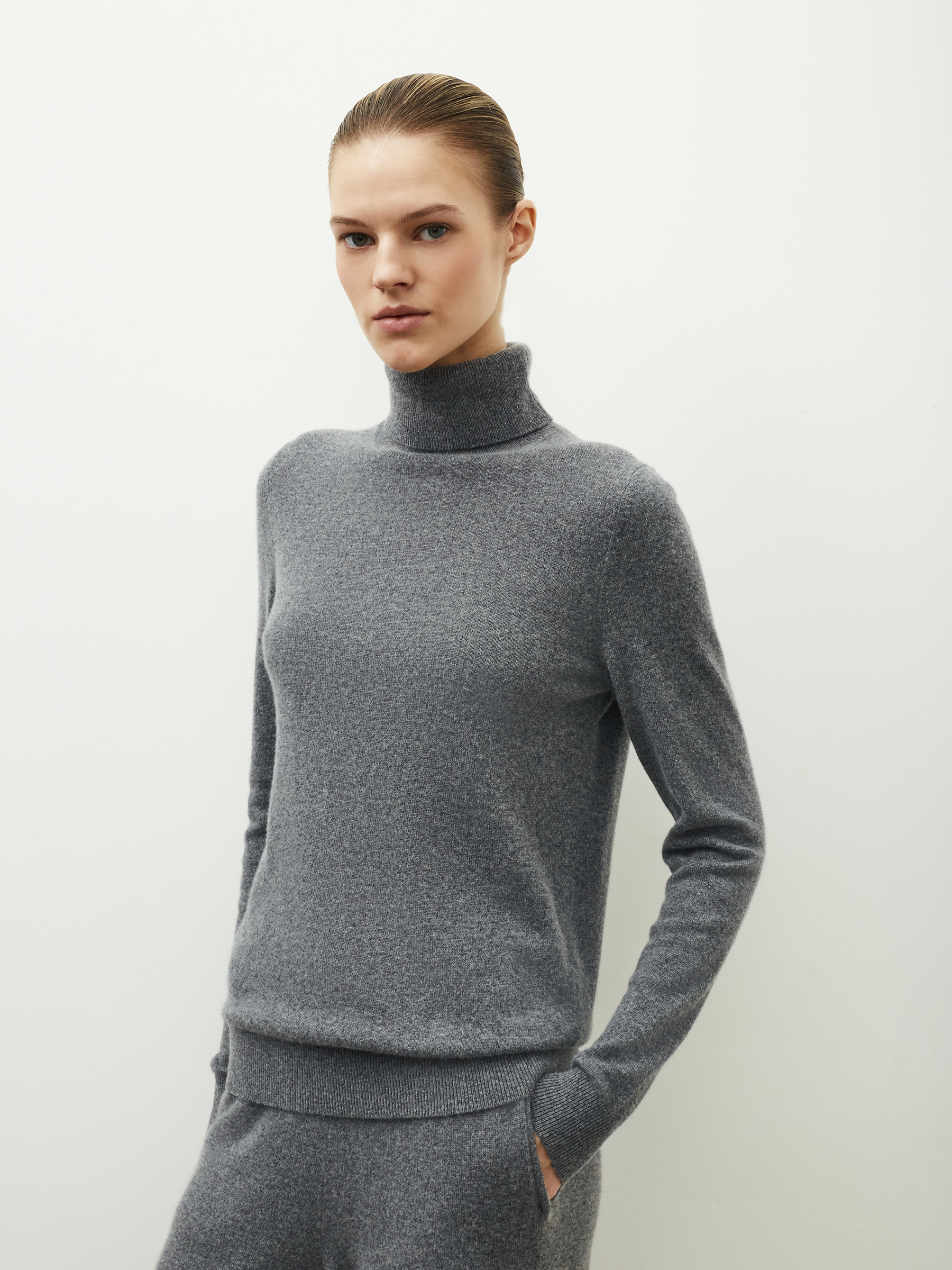 Водолазка из кашемира 12 STOREEZ 26000₽