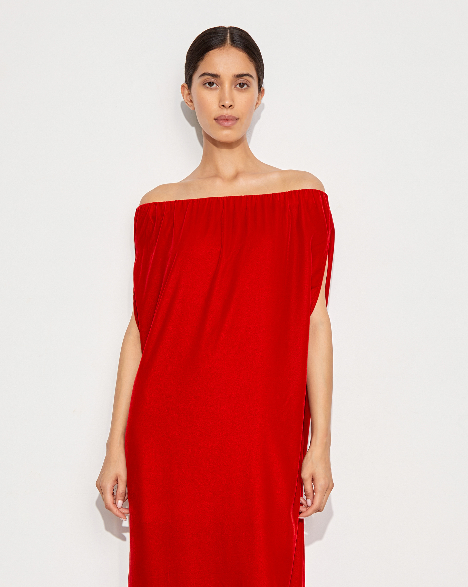 

Платье с открытыми плечами, Красный