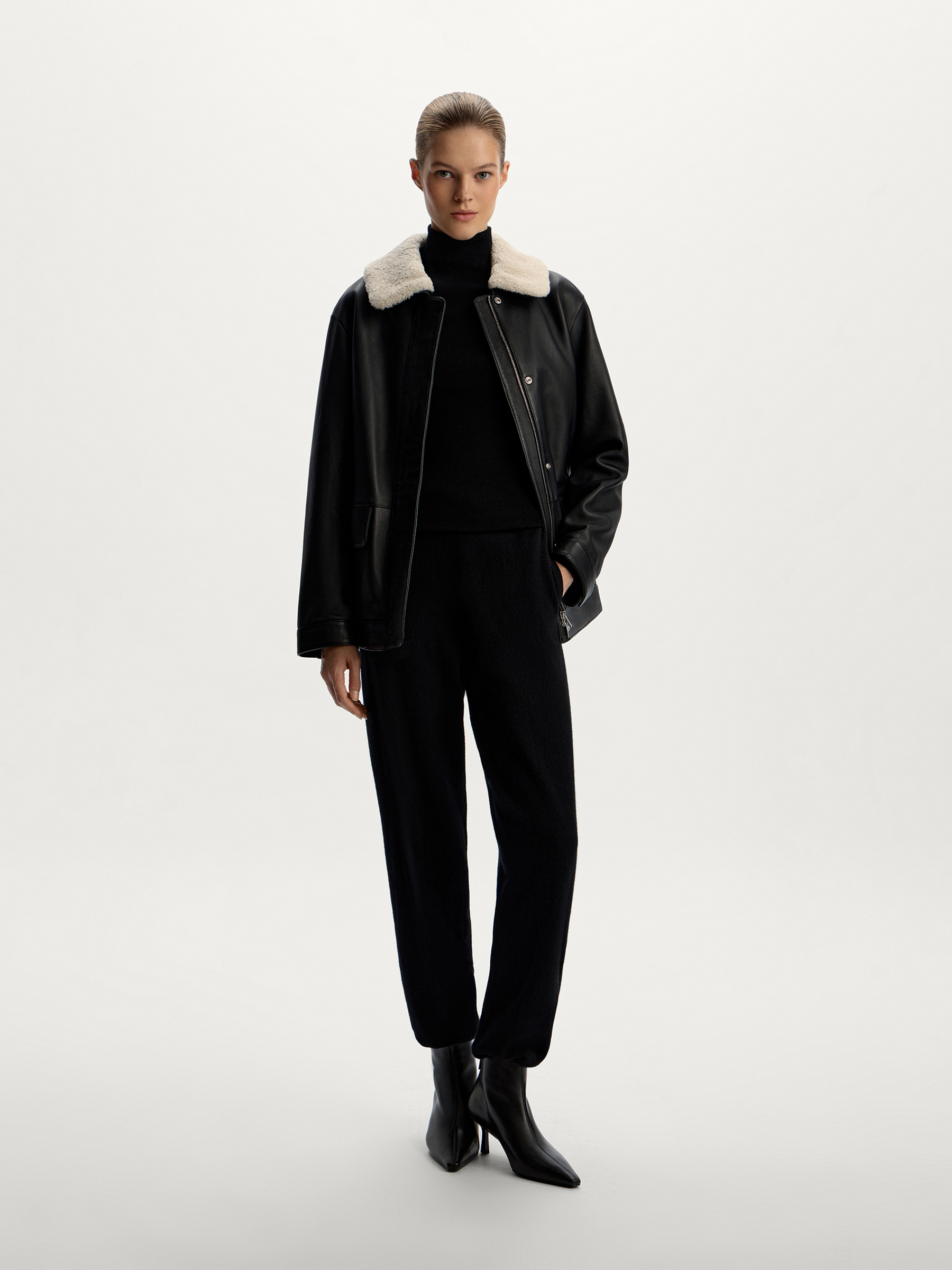 Бомбер из кожи 12 STOREEZ 120000₽