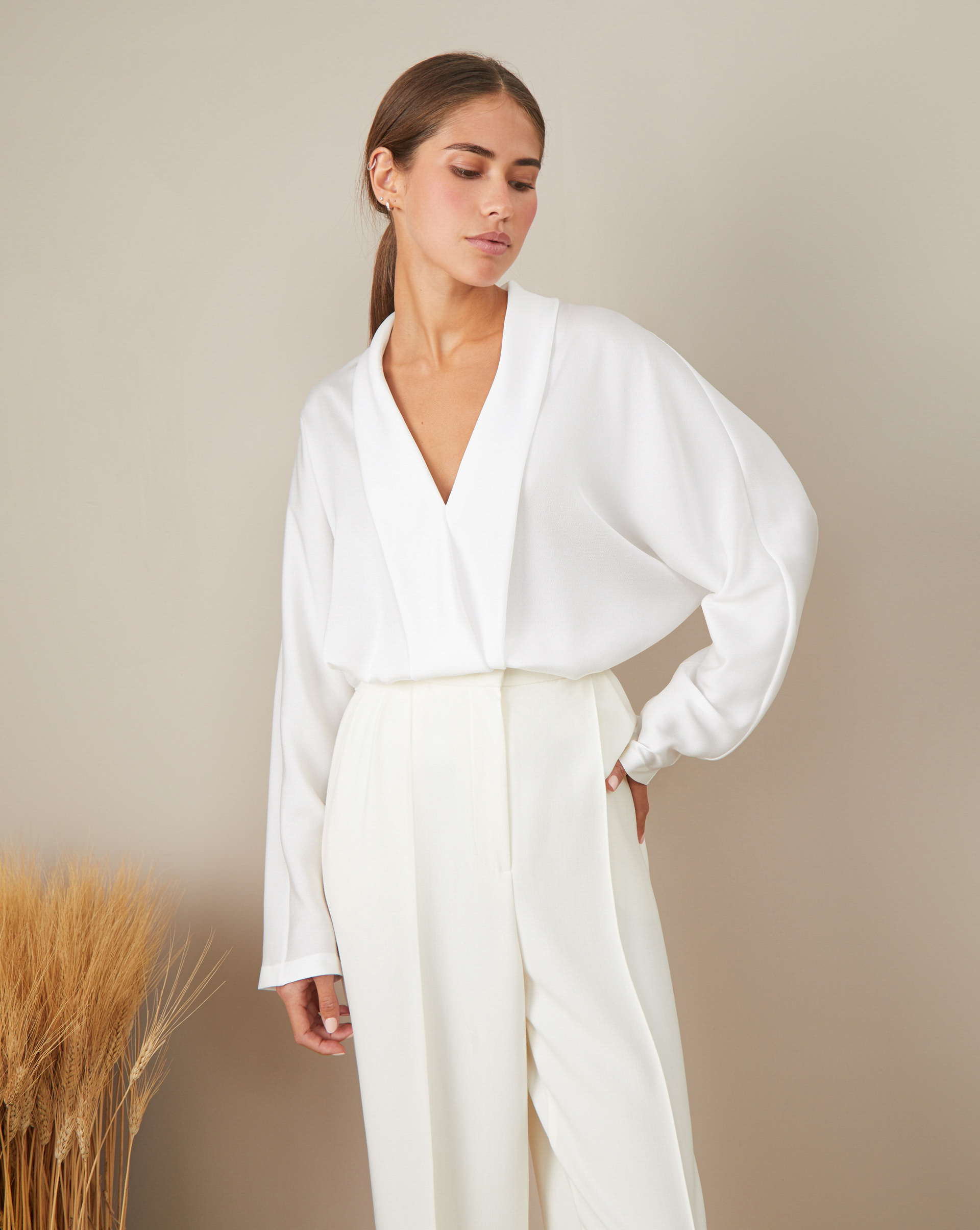 

БЛУЗА С ЗАПÁХОМ, Молочный