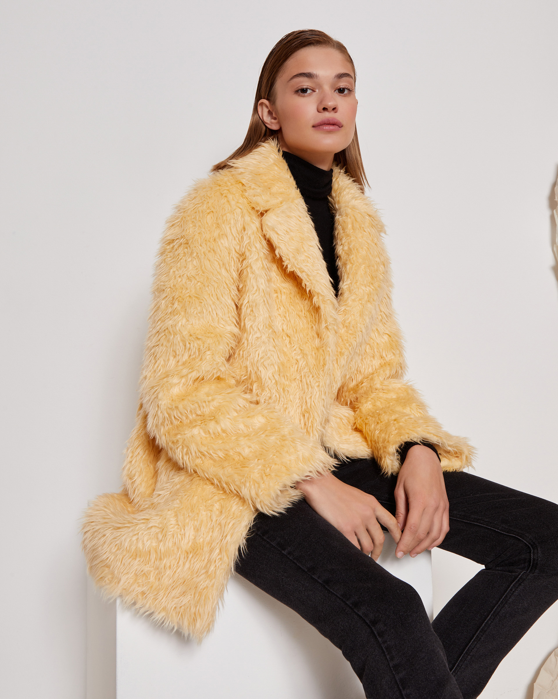

Шуба из искусственного меха короткая, Желтый