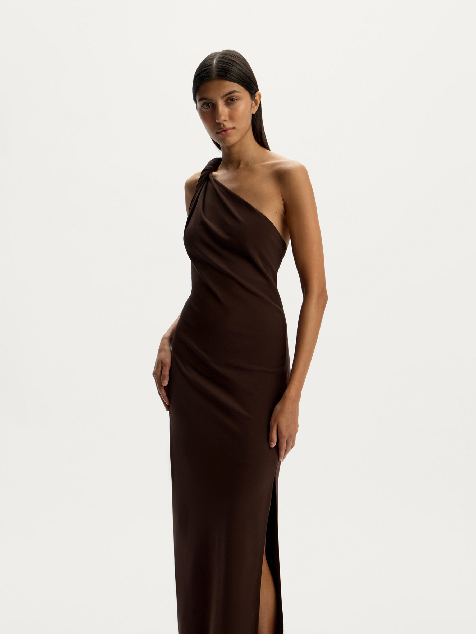 Платье на одно плечо 12 STOREEZ 21000₽