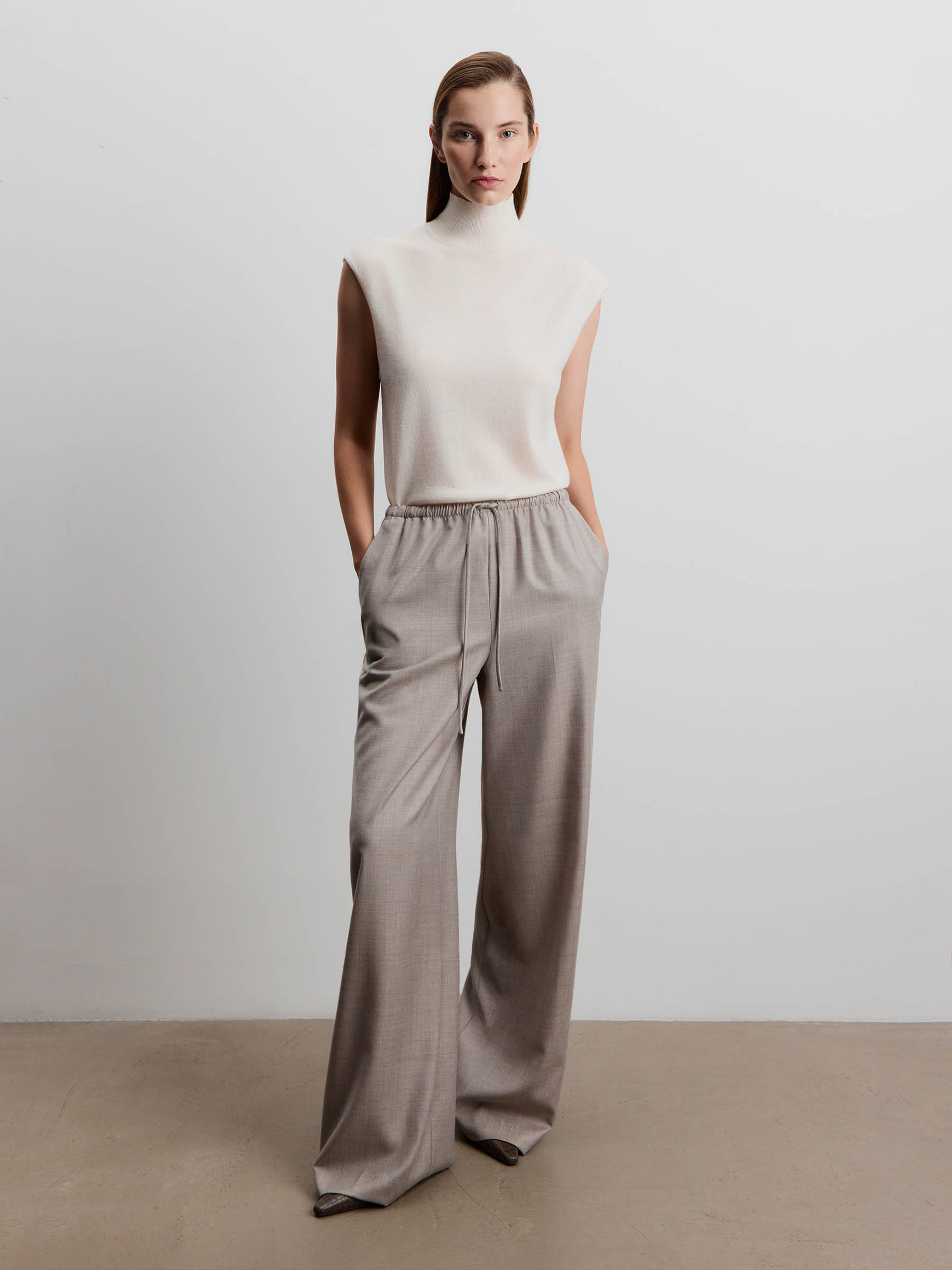 Брюки из тонкой шерсти 12 STOREEZ 22000₽