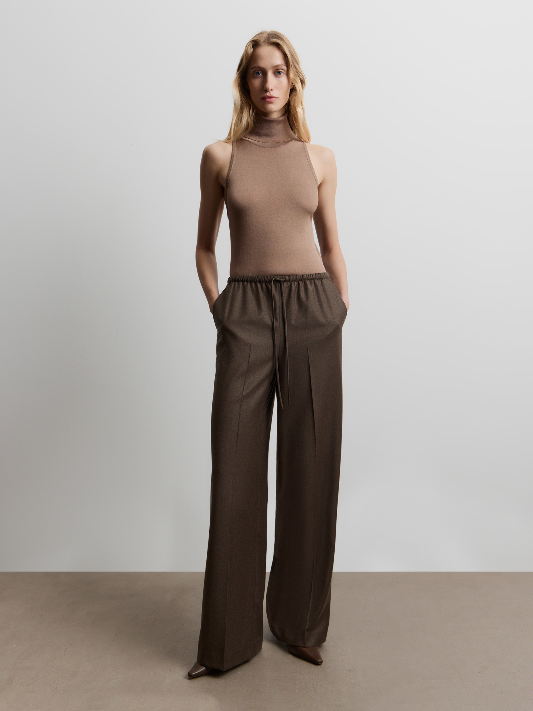 Брюки из тонкой шерсти 12 STOREEZ 22000₽