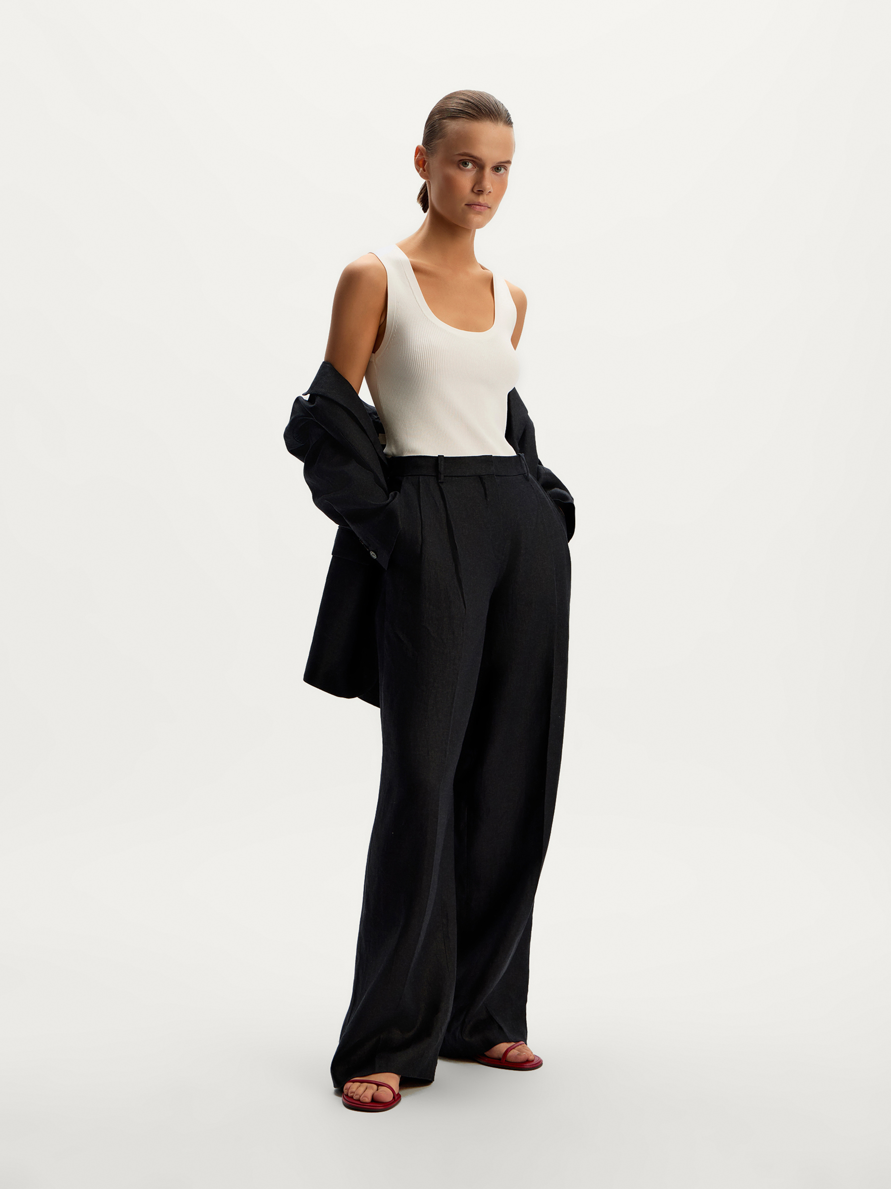 Брюки из плотного льна 12 STOREEZ 17000₽