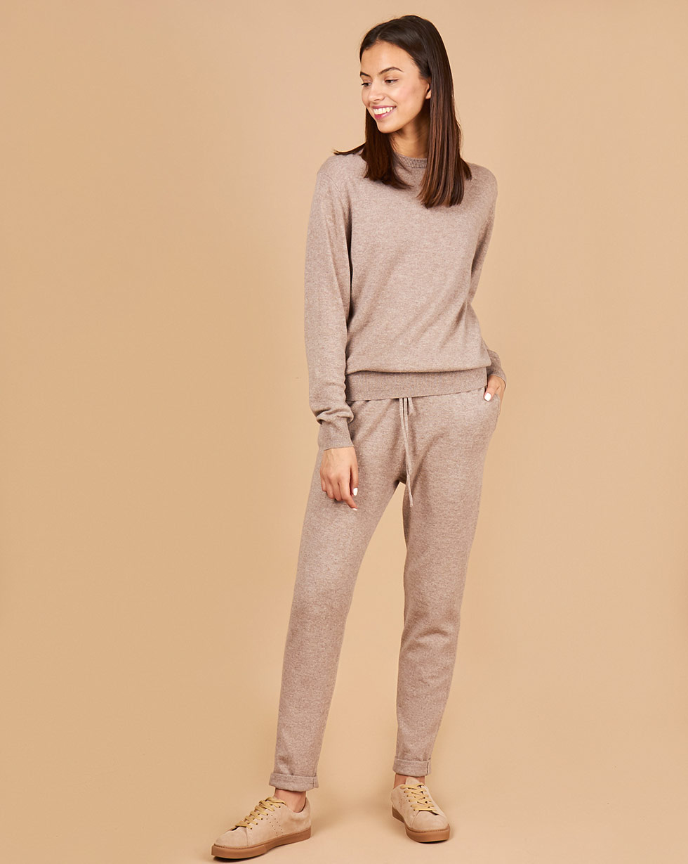 

Костюм: свитер и брюки на завязках, Кофейный