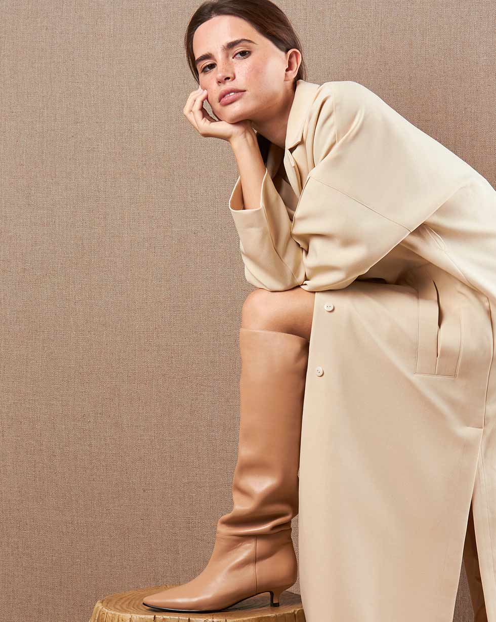 

Сапоги с острым мысом на низком каблуке, Бежевый