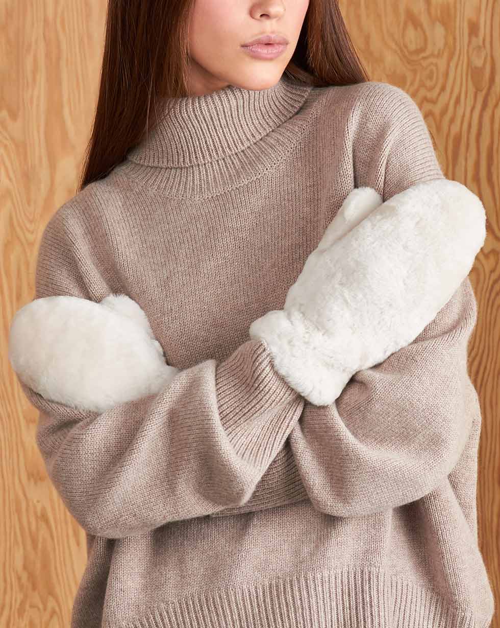 

Меховые рукавицы, Белый